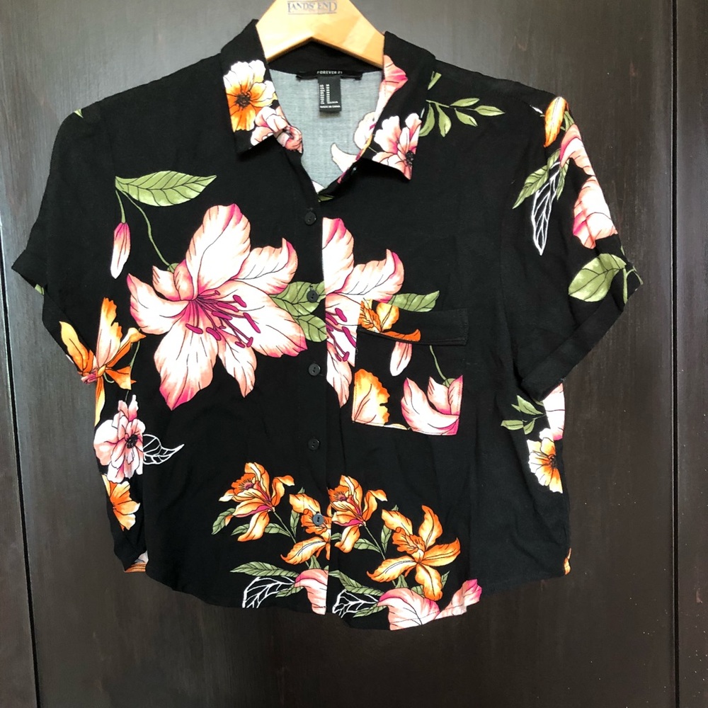 NEVER WORN Black Cropped Hawaiian Top